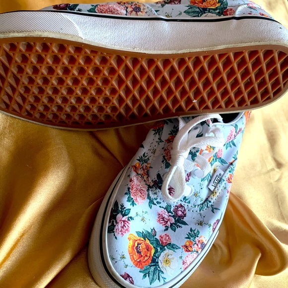 Floral Vans. Super cute. Purchased last year at an outlet in Gatlinburg, TN. - Picture 1 of 9